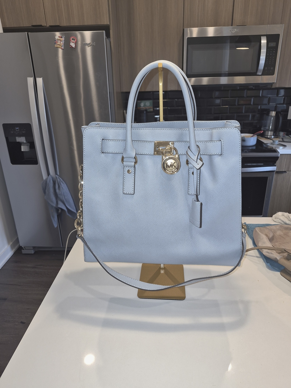 Michael Kors Hamilton North South Tote crafted in Saffiano leather with signatur